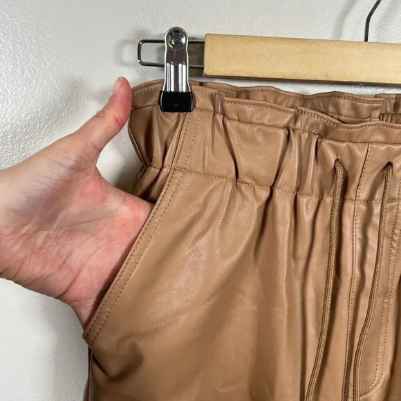Abercrombie Faux Leather High Rise Jogger Pants Size XS Camel Brown Pockets - Picture 6 of 11